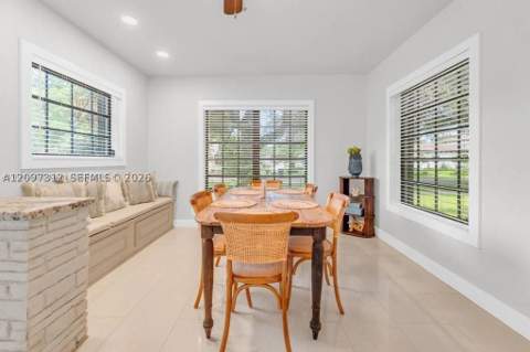 364 Navarre Dr, Miami Springs FL - photo 8 of 23