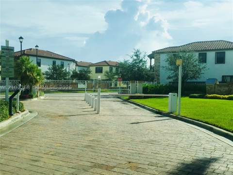 10310 NW 70th Ter, Doral FL - photo 10 of 39