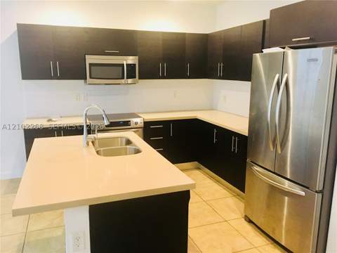 10310 NW 70th Ter, Doral FL - photo 11 of 39