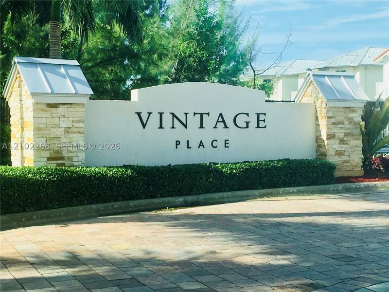 4 bedroom SingleFamilyResidence at 10310 NW 70th Ter, Vintage Estates, Doral — photo 2