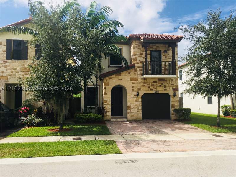 4 bedroom SingleFamilyResidence at 10310 NW 70th Ter, Vintage Estates, Doral — photo 3