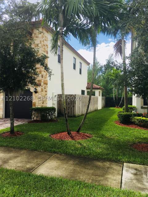10310 NW 70th Ter, Doral FL - photo 6 of 39