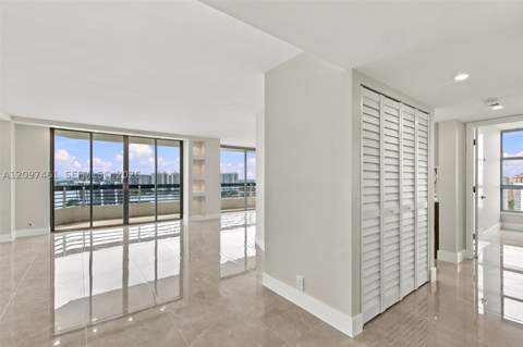 19101 NE 36th Ct 2705, Aventura FL - photo 10 of 37