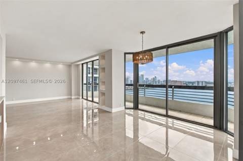19101 NE 36th Ct 2705, Aventura FL - photo 11 of 37
