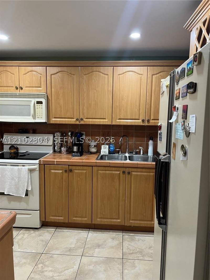 2 bedroom Condominium at 8875 Fontainebleau Blvd 203, Pine Lake Village Condo, Miami — photo 5