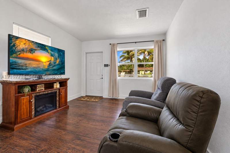 4 bedroom SingleFamilyResidence at 3010 NW 158th St, Pine Tree Park 1st Addn, Miami Gardens — photo 4