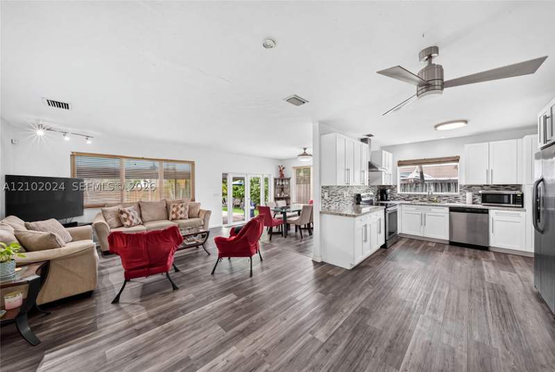 3 bedroom SingleFamilyResidence at 8920 SW 197th St, Whispering Pines Estates, Cutler Bay — photo 2