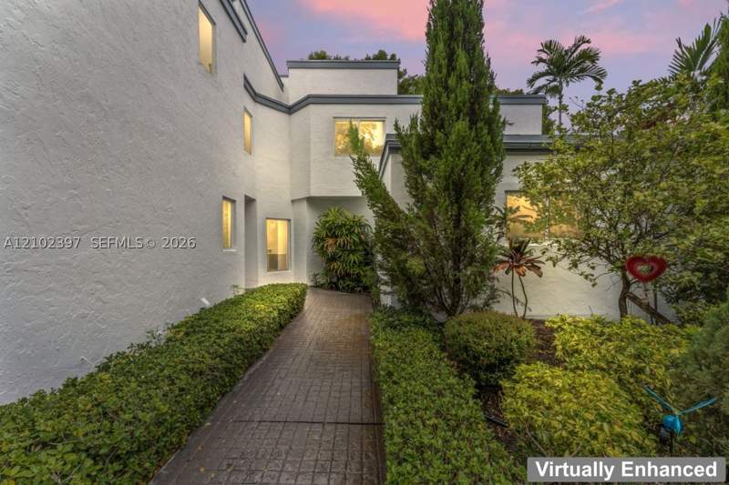 5 bedroom SingleFamilyResidence at 20205 W Oak Haven Cir, Oak Haven Sub Sec 3, Miami — photo 2