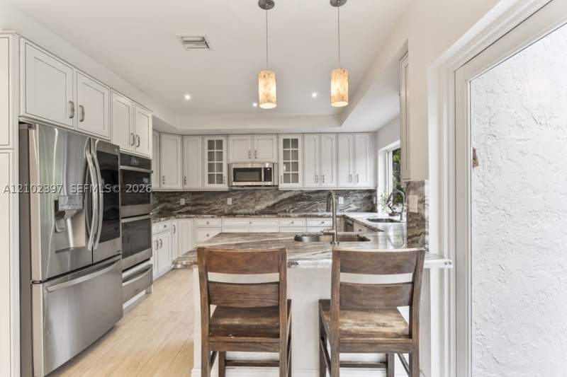5 bedroom SingleFamilyResidence at 20205 W Oak Haven Cir, Oak Haven Sub Sec 3, Miami — photo 3
