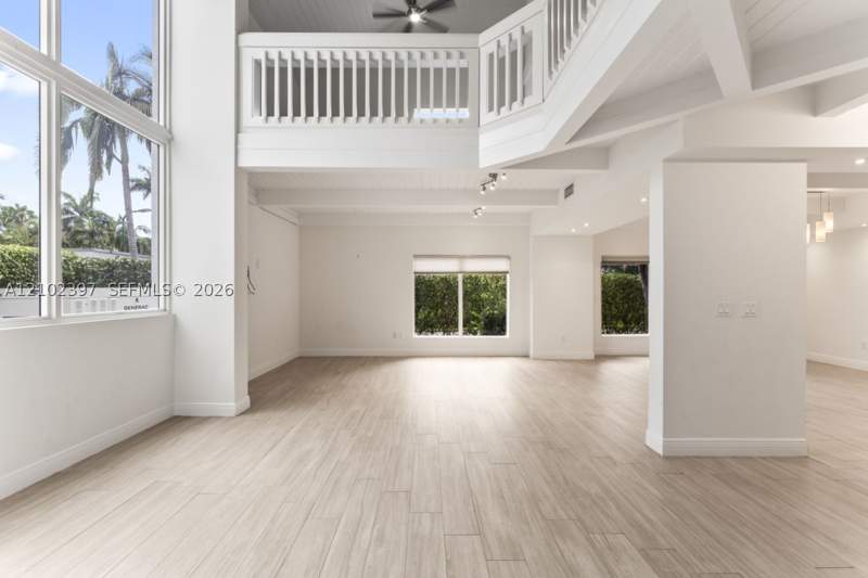 5 bedroom SingleFamilyResidence at 20205 W Oak Haven Cir, Oak Haven Sub Sec 3, Miami — photo 5