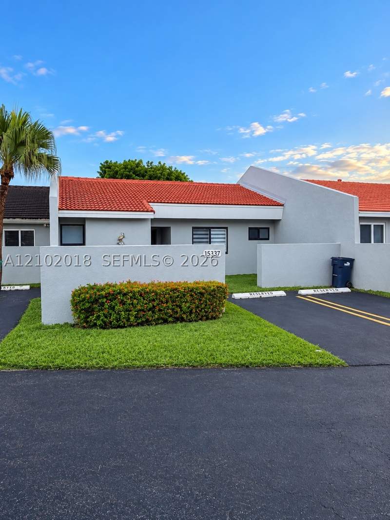 2 bedroom Townhouse at 15337 SW 80th Ln, Cusal Sub, Miami — photo 2