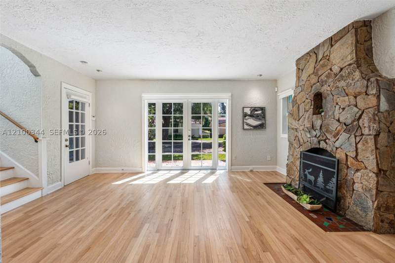 3 bedroom SingleFamilyResidence at 1209 La Mancha Ave, Coral Gables Granada Sec, Coral Gables — photo 5