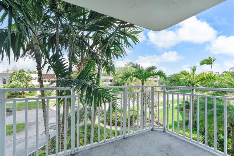 2 bedroom Condominium at 2100 Sans Souci Blvd B111, Bayview Towers Condo Sout, North Miami — photo 2