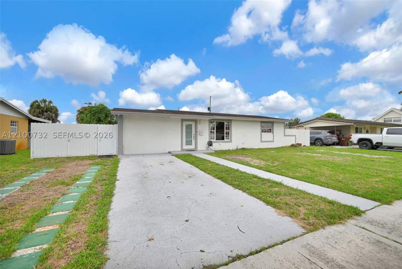 4 bedroom SingleFamilyResidence at 1271 W 79th St, Palm Lakes Sec 3, Hialeah — photo 2