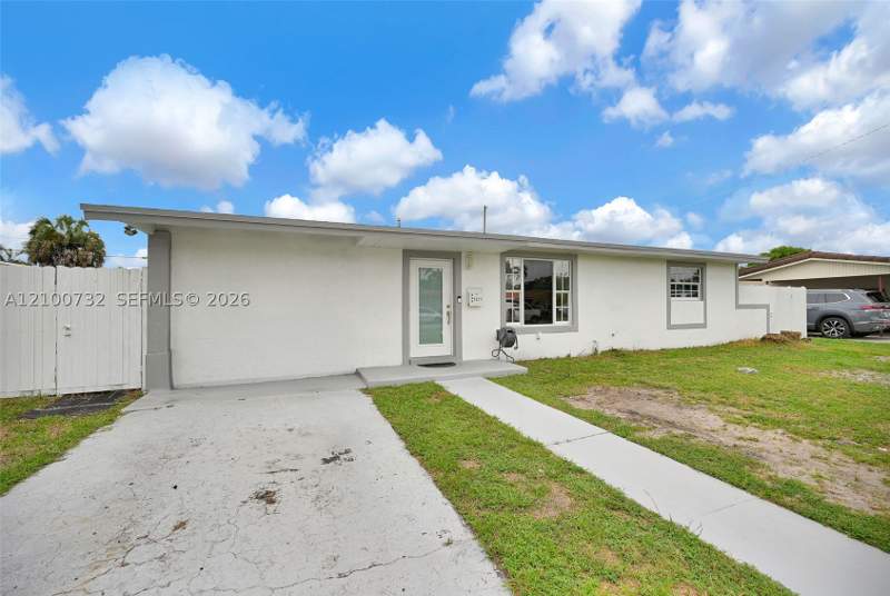 4 bedroom SingleFamilyResidence at 1271 W 79th St, Palm Lakes Sec 3, Hialeah — photo 3