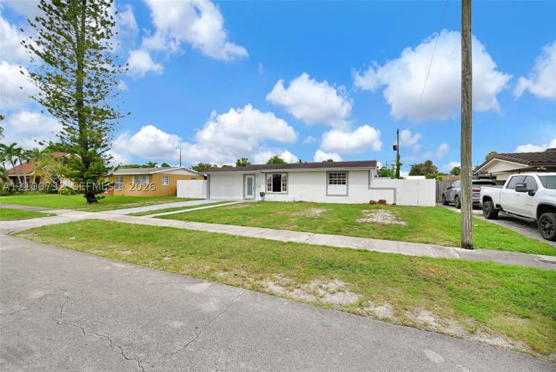 4 bedroom SingleFamilyResidence at 1271 W 79th St, Palm Lakes Sec 3, Hialeah — photo 4