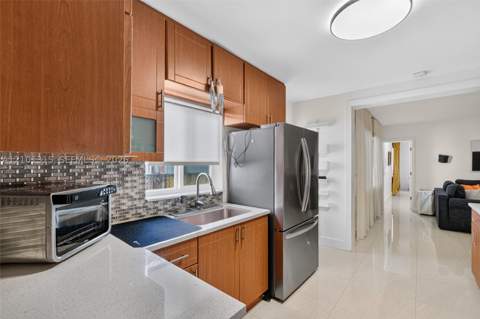 2543 SW 15th St, Miami FL - photo 6 of 35