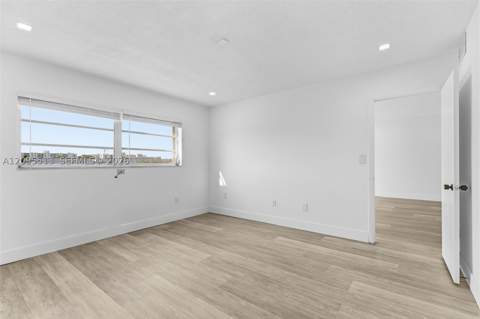 3770 NE 171st St 402, North Miami Beach FL - photo 13 of 33