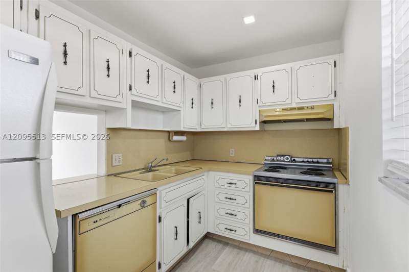 1 bedroom Condominium at 3770 NE 171st St 402, Bayview Point North Condo, North Miami Beach — photo 4
