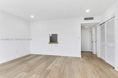 3770 NE 171st St 402, North Miami Beach FL - photo 9 of 33