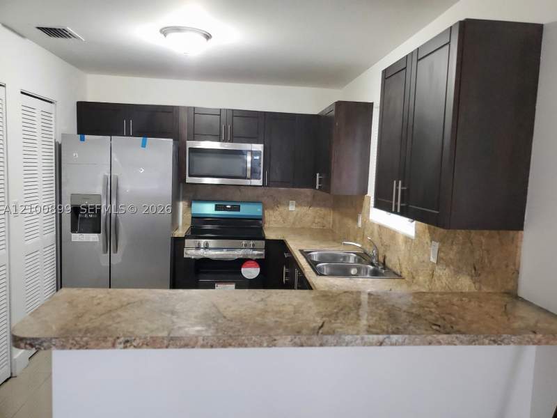 4 bedroom SingleFamilyResidence at 1212 NW 71st St, East Liberty City Homesit, Miami — photo 3
