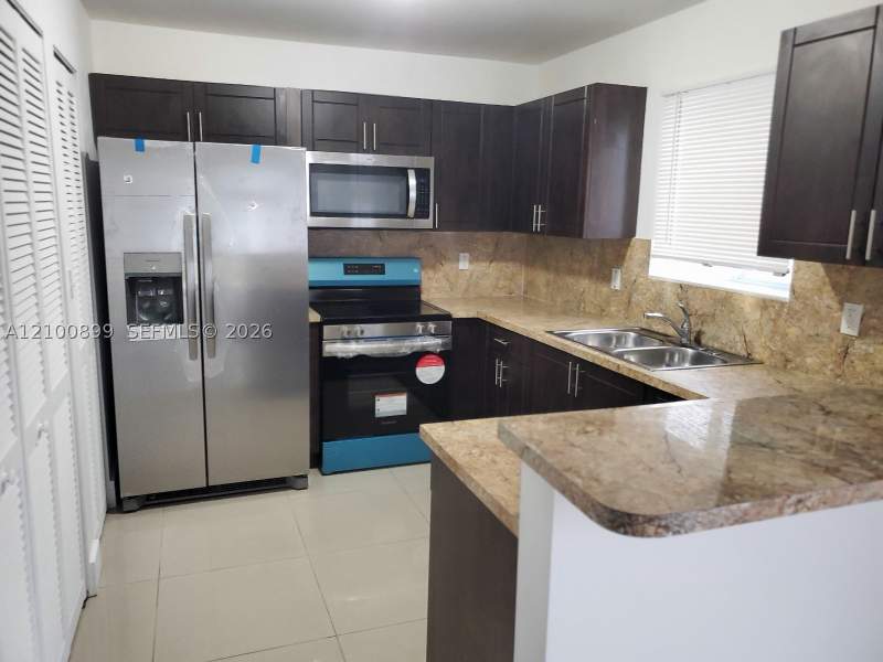 4 bedroom SingleFamilyResidence at 1212 NW 71st St, East Liberty City Homesit, Miami — photo 4