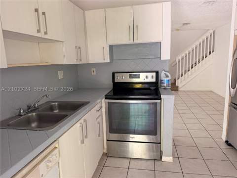 18674 SW 100th Ave 18674, Cutler Bay FL - photo 6 of 22