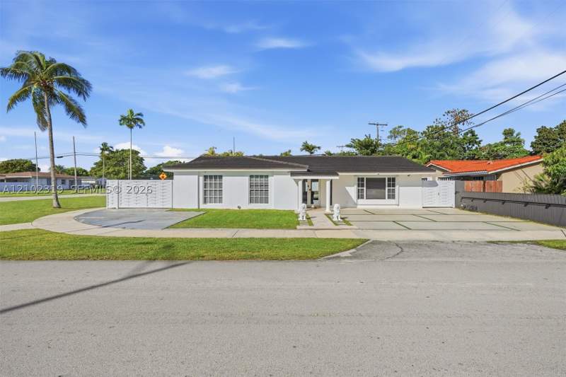 3 bedroom SingleFamilyResidence at 3130 SW 78th Ct, Sunrise Mnr, Miami — photo 2