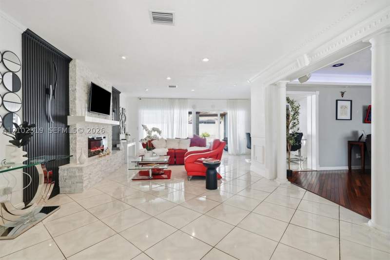 3 bedroom SingleFamilyResidence at 3130 SW 78th Ct, Sunrise Mnr, Miami — photo 3