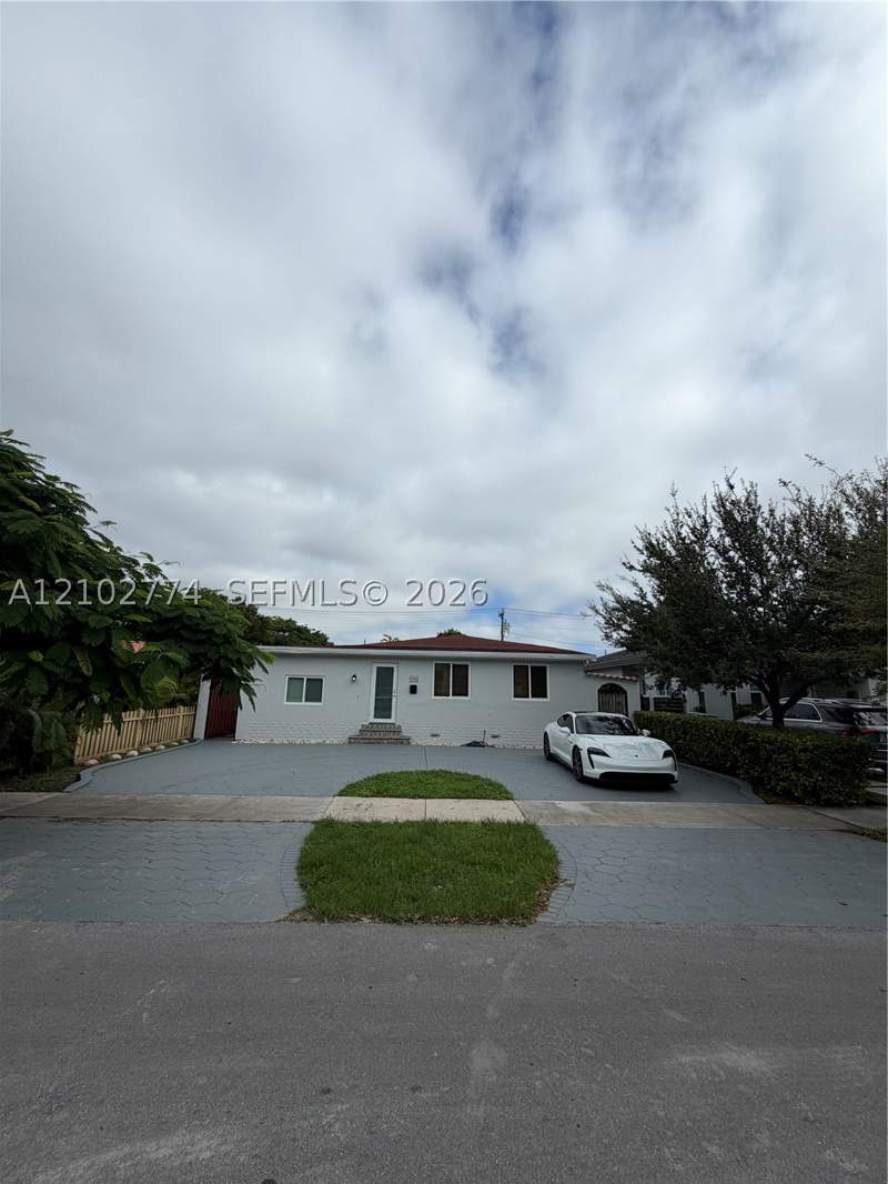 3 bedroom SingleFamilyResidence at 4335 SW 10th St, Le Jeune Villas, Miami — photo 2