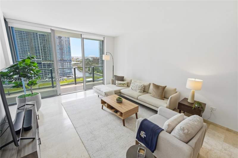 1 bedroom Condominium at 68 SE 6th St 1106, Reach Condo, Miami — photo 4