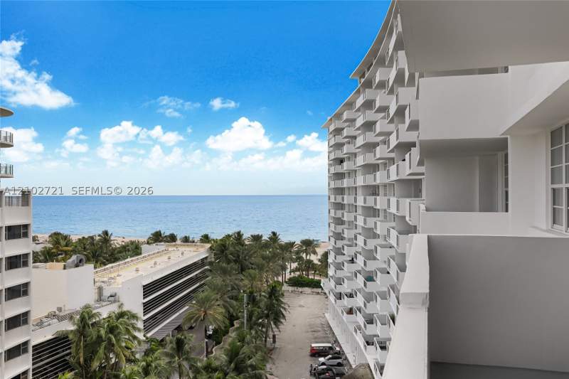 1 bedroom Condominium at 100 Lincoln Rd 1008, The Decoplage Condo, Miami Beach — photo 2