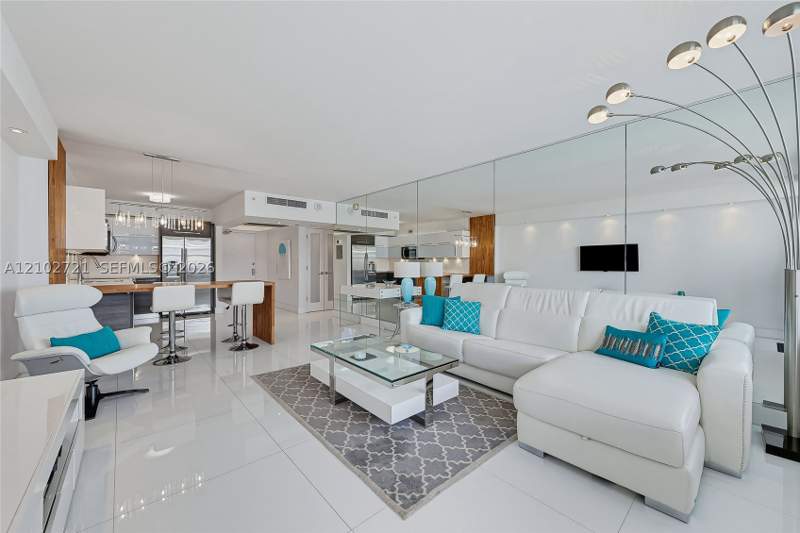1 bedroom Condominium at 100 Lincoln Rd 1008, The Decoplage Condo, Miami Beach — photo 3