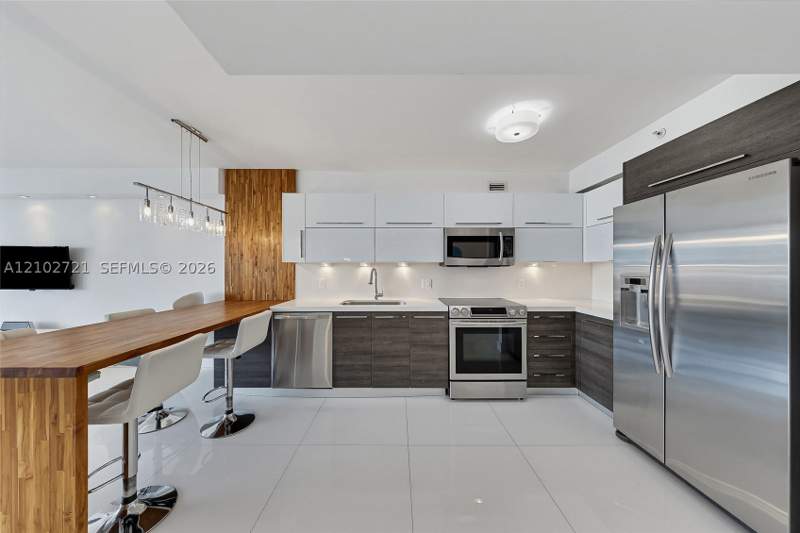 1 bedroom Condominium at 100 Lincoln Rd 1008, The Decoplage Condo, Miami Beach — photo 4