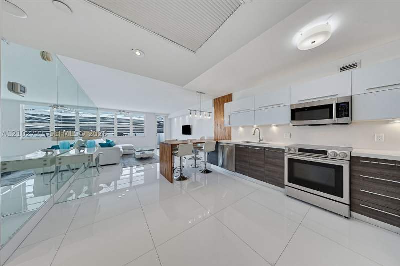 1 bedroom Condominium at 100 Lincoln Rd 1008, The Decoplage Condo, Miami Beach — photo 5