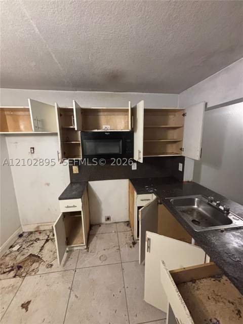902 NE 209th St 106-40, Miami FL - photo 15 of 32