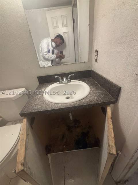 902 NE 209th St 106-40, Miami FL - photo 22 of 32