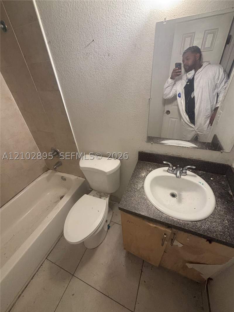 3 bedroom Condominium at 902 NE 209th St 106-40, Monterey Condo Four, Miami — photo 3