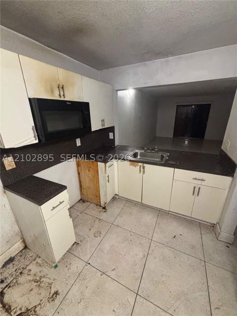 902 NE 209th St 106-40, Miami FL - photo 6 of 32