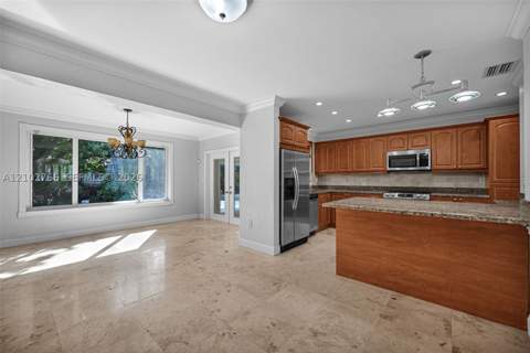 5845 SW 94th Pl, Miami FL - photo 11 of 39