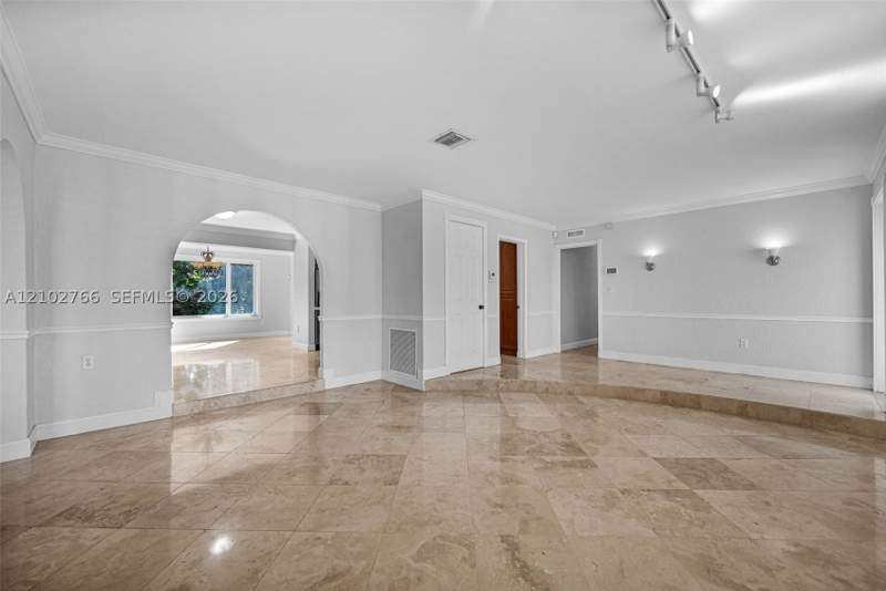 3 bedroom SingleFamilyResidence at 5845 SW 94th Pl, Darlington Manor, Miami — photo 4