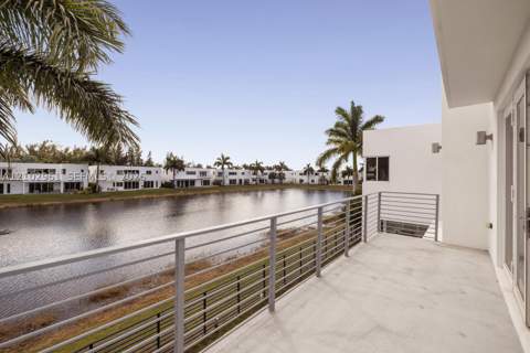 10250 NW 75th Ter, Doral FL - photo 11 of 20