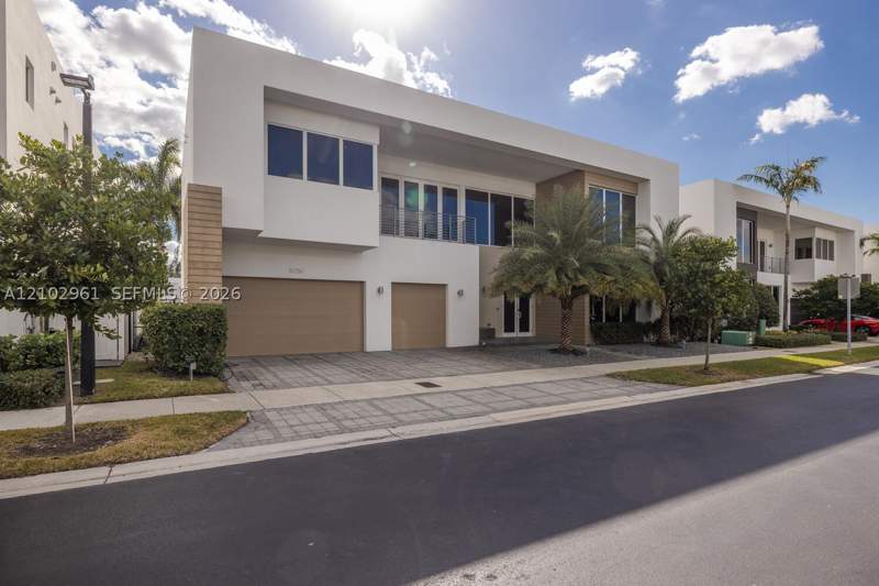 5 bedroom SingleFamilyResidence at 10250 NW 75th Ter, Doral Commons Residential, Doral — photo 2