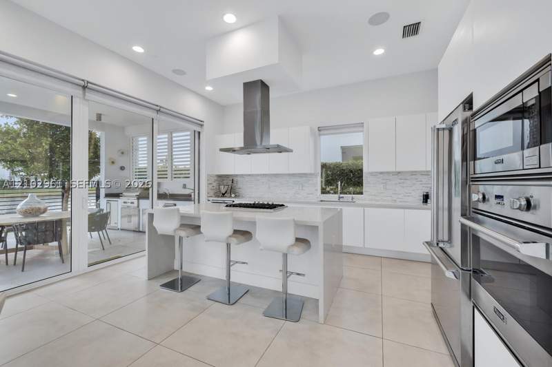 5 bedroom SingleFamilyResidence at 10250 NW 75th Ter, Doral Commons Residential, Doral — photo 5