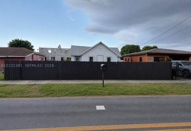 2 bedroom SingleFamilyResidence at 1296 NW 72nd St, T L Johnson Sub In Sw1/4, Miami — photo 2