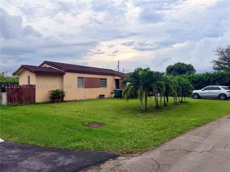5 bedroom SingleFamilyResidence at 7400 SW 19th St, Harwood Village, Miami — photo 3