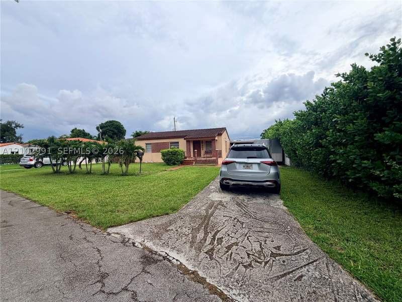 5 bedroom SingleFamilyResidence at 7400 SW 19th St, Harwood Village, Miami — photo 4