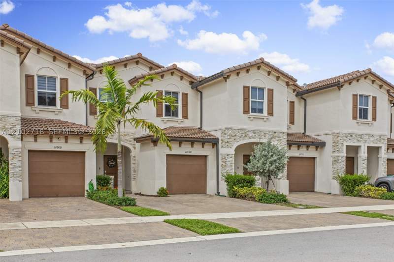 3 bedroom Townhouse at 12808 NW 22nd Pl, Golf Park Sec 1, Miami — photo 4