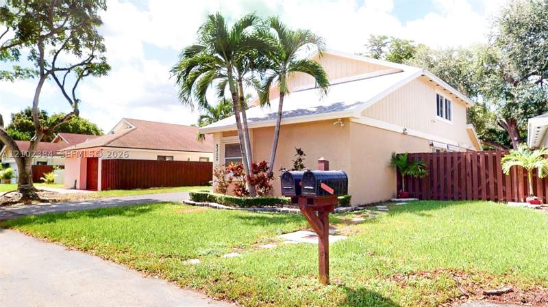 4 bedroom SingleFamilyResidence at 5312 SW 151st Pl, Lakes Of The Meadow Sec 1, Miami — photo 2