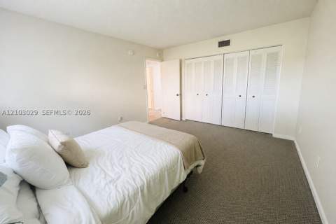 20860 San Simeon Way 205-6, Miami FL - photo 15 of 45